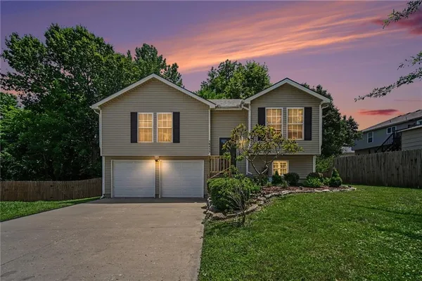 $239,000 | 16415 East 4th St Court North, Independence, MO 64056