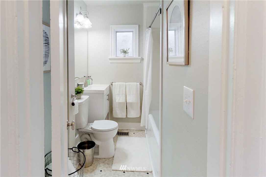 5907 45th Avenue Southwest Seattle, WA 98136 - Photo 13 of 24 Gallery Image 13