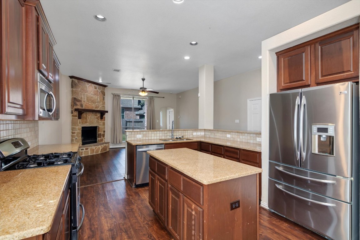 14307 Andrews Ridge Lane Humble, TX 77396 - Photo 3 of 40