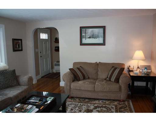 33 Pilgrim Way Walpole, MA 02032 - Photo 8 of 18 Gallery Image 8