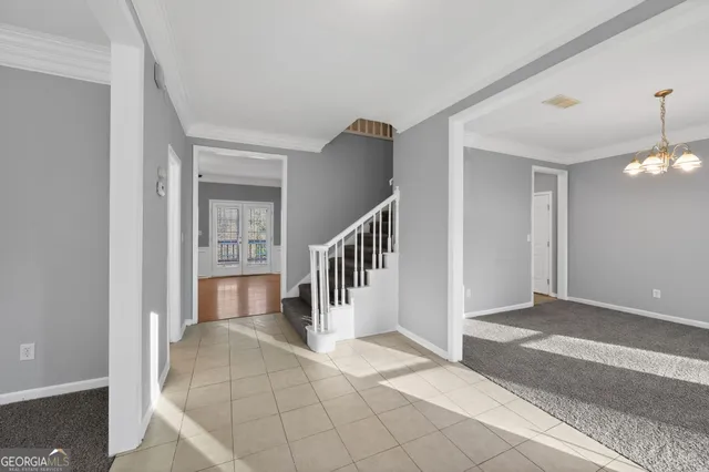 a view of an entryway with a livingroom