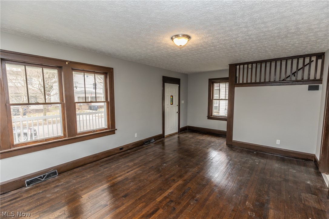 855 Avon Street Akron, OH 44310 - Photo 4 of 29 Gallery Image 4