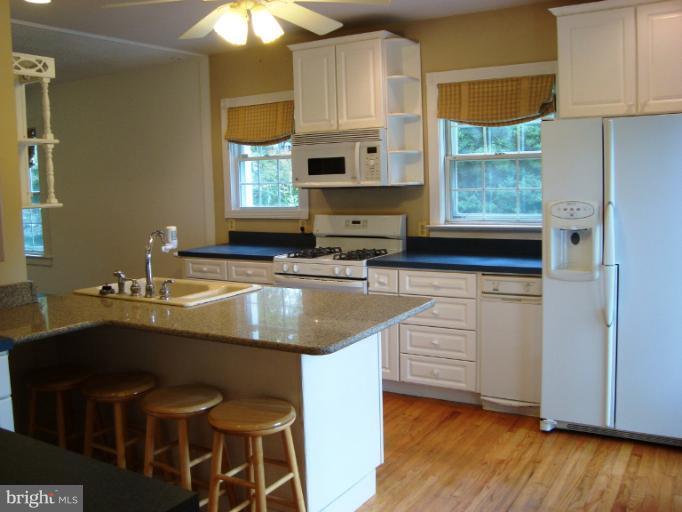105 Midhurst Road Baltimore, MD 21212 - Photo 13 of 24 Kitchen open to family room (great room)