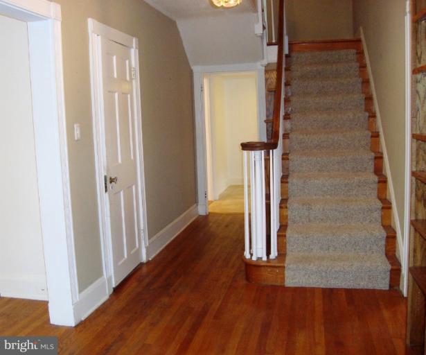 105 Midhurst Road Baltimore, MD 21212 - Photo 6 of 24 Interior (General)#2 entrance hall
