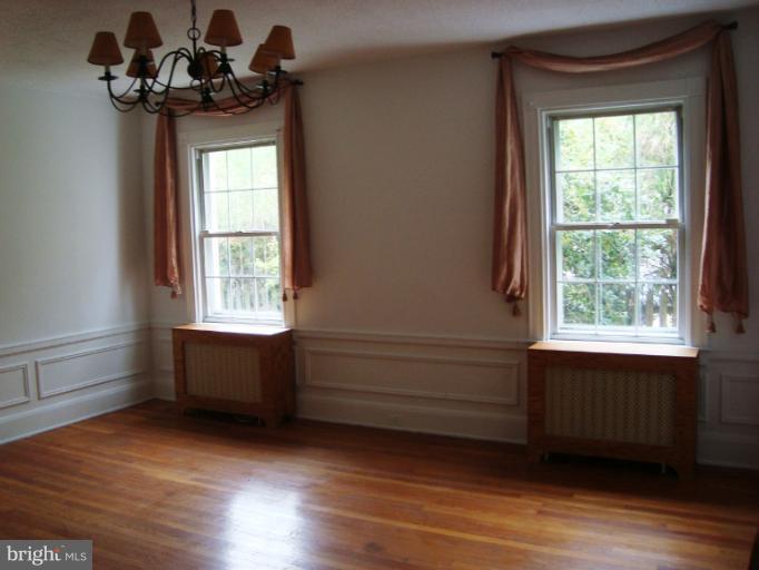 105 Midhurst Road Baltimore, MD 21212 - Photo 8 of 24 Interior (General)#7 living room or dining room