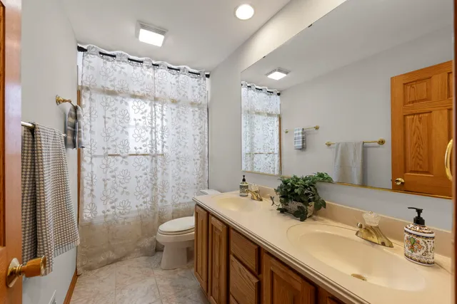 $610,000 | 1970 Sheffield Lane, Wheaton, IL 60189