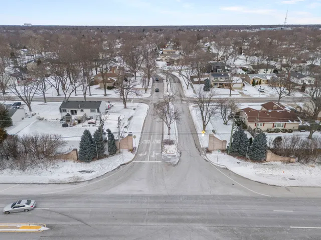 $610,000 | 1970 Sheffield Lane, Wheaton, IL 60189