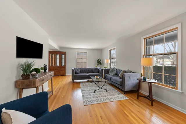 $610,000 | 1970 Sheffield Lane, Wheaton, IL 60189