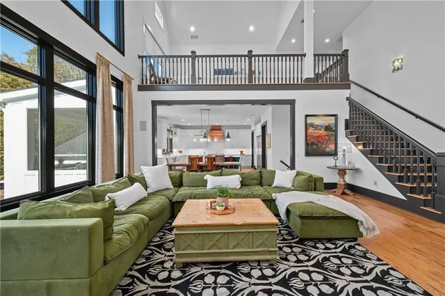 a view of a livingroom with furniture