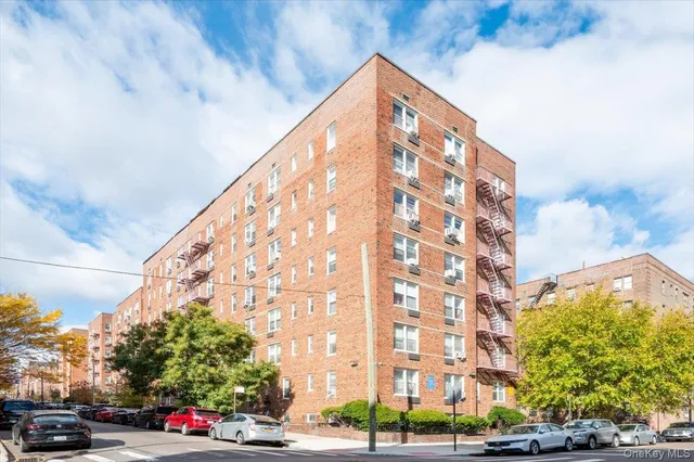 $2,300 | 65-65 Wetherole Street, Unit 4M | Rego Park
