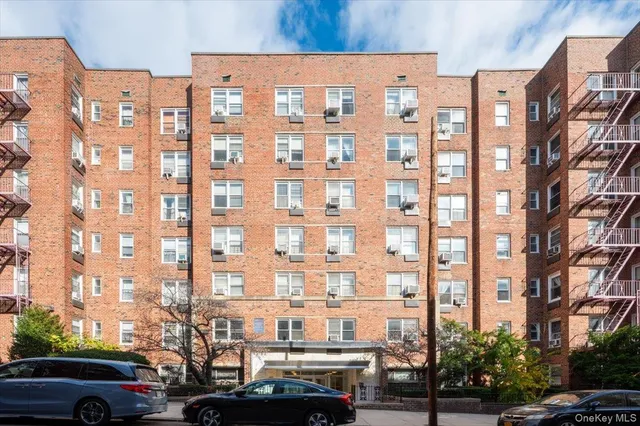 $2,300 | 65-65 Wetherole Street, Unit 4M | Rego Park