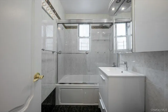 $2,300 | 65-65 Wetherole Street, Unit 4M | Rego Park