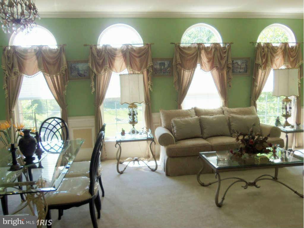 18100 Truffle Lane Boyds, MD 20841 - Photo 9 of 30 Living Room