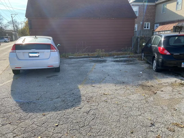 $1,700 | 5815 North Spaulding Avenue, Unit 2C, Chicago, IL 60659