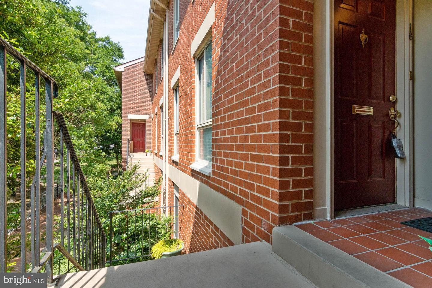 16 Andrew Place Baltimore, MD 21201 - Photo 16 of 17 a view of a balcony