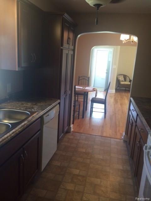 2883 Beach Road Port Huron, MI 48060 - Photo 8 of 15 photo 3 (6).jpg