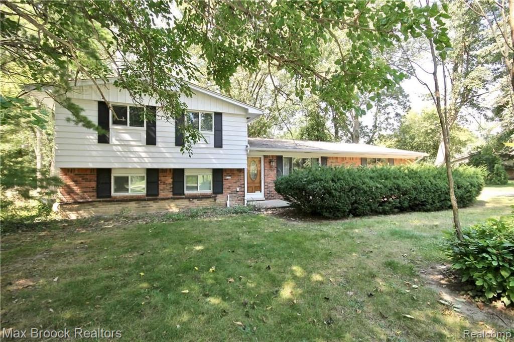 6070 Darramoor Road Bloomfield Hills, MI 48301 - Photo 1 of 22
