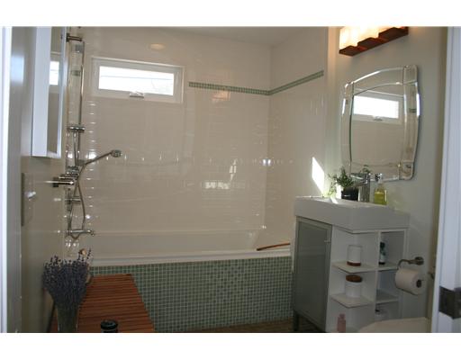 19 Plum Road East Providence, RI 02915 - Photo 11 of 16 Bathroom.