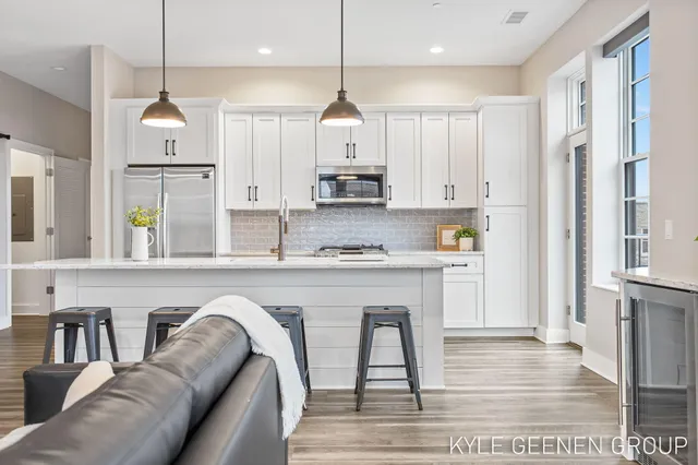 $674,900 | 50 West 8th Street, Unit 403, Holland, MI 49423