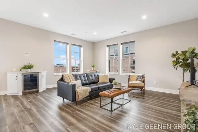 $674,900 | 50 West 8th Street, Unit 403, Holland, MI 49423