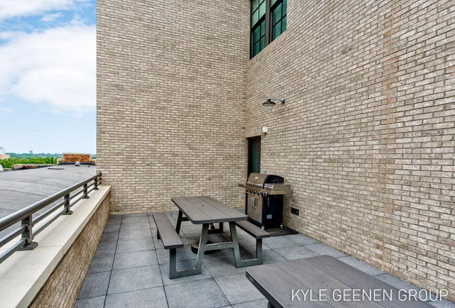 $674,900 | 50 West 8th Street, Unit 403, Holland, MI 49423