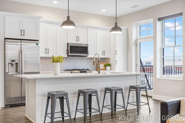 $674,900 | 50 West 8th Street, Unit 403, Holland, MI 49423