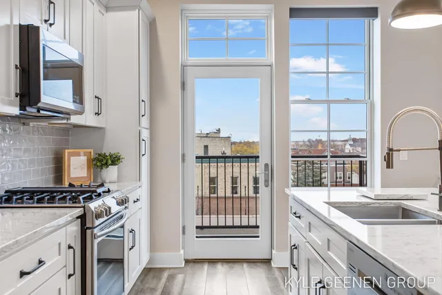 $674,900 | 50 West 8th Street, Unit 403, Holland, MI 49423