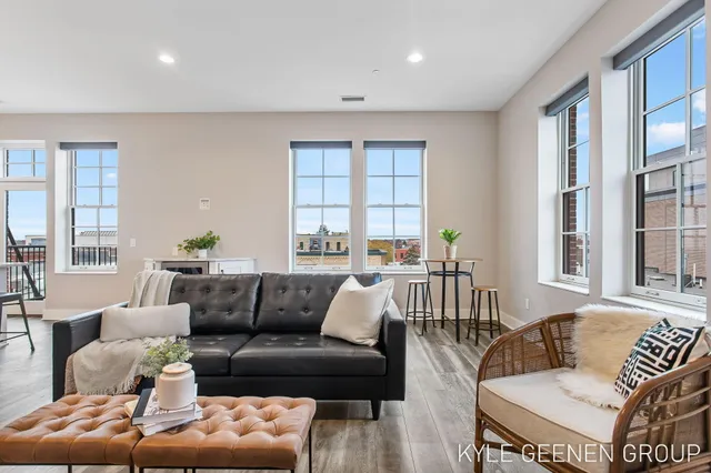$674,900 | 50 West 8th Street, Unit 403, Holland, MI 49423