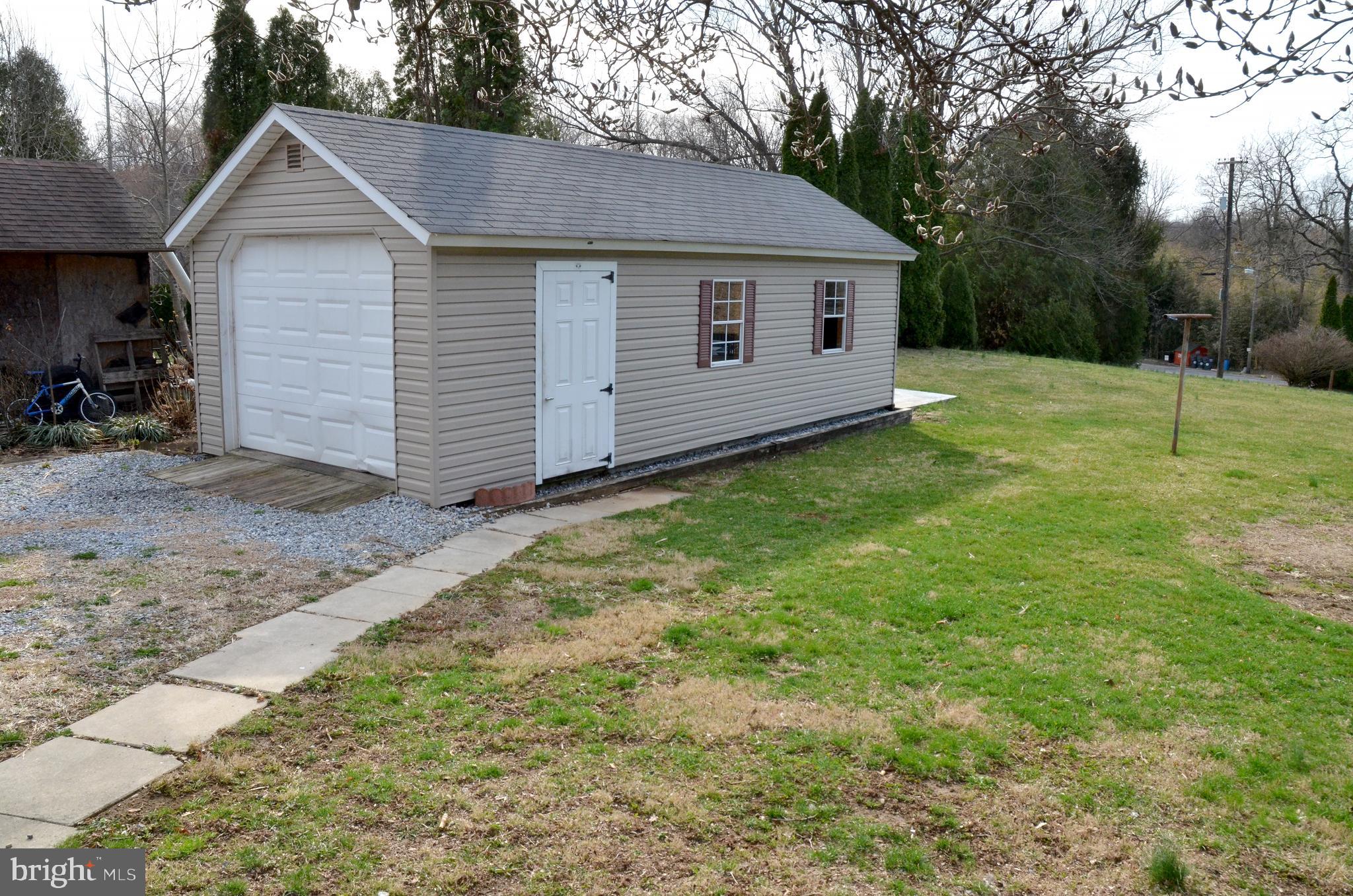 116 Turnbridge Drive Lancaster, PA 17603 - Photo 33 of 41 a view of a small house and yard