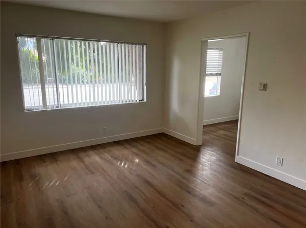$1,895 | 7605 North Hollywood Way, Burbank, CA 91505