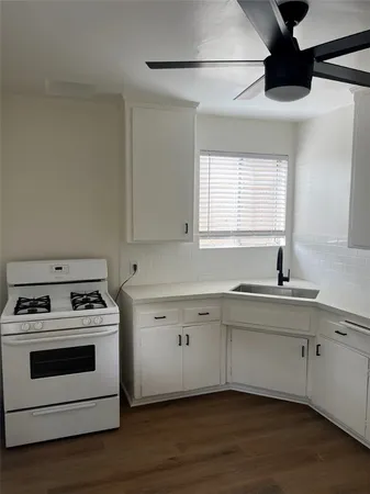 $1,895 | 7605 North Hollywood Way, Burbank, CA 91505
