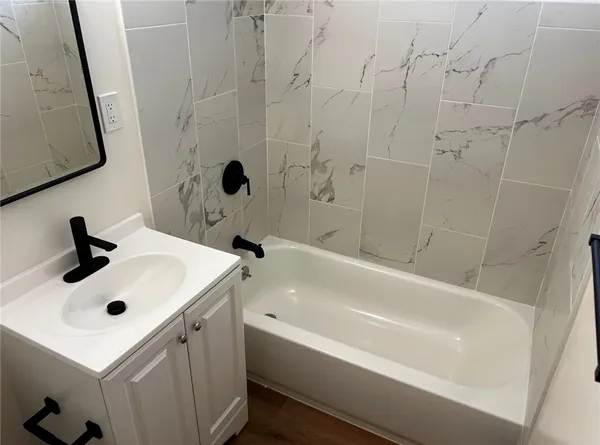 $1,895 | 7605 North Hollywood Way, Burbank, CA 91505