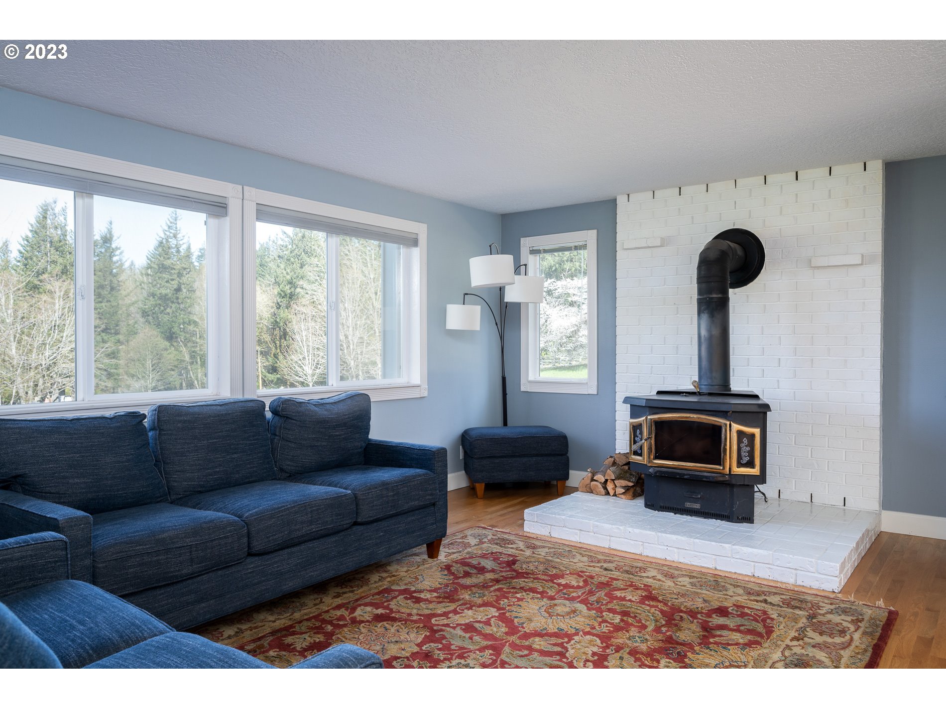 930 Northeast Salzman Road Corbett, OR 97019 - Photo 4 of 32 a living room with furniture and a window