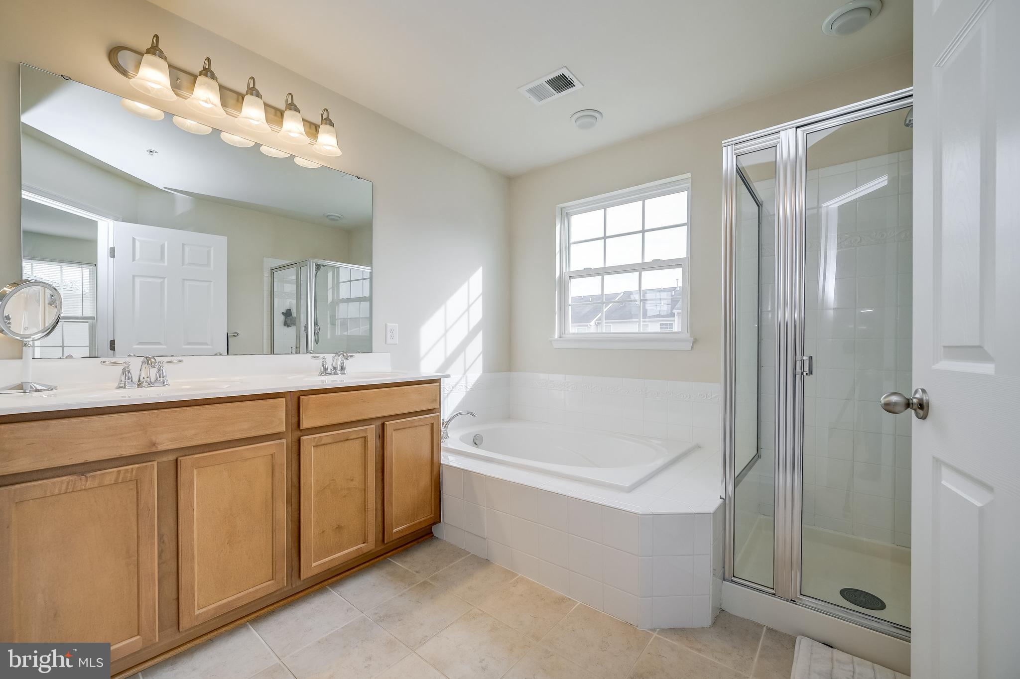 2020 Spring Run Circle Frederick, MD 21702 - Photo 12 of 68 UL Primary Full Bath #1