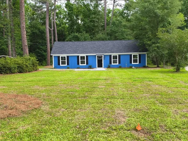 $2,200 | 207 Woodlawn Street, Walterboro, SC 29488
