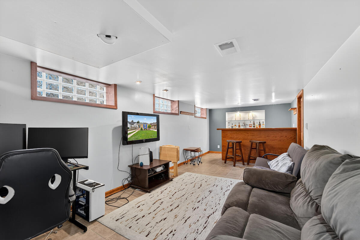 2814 Lasalle Street Racine, WI 53402 - Photo 14 of 19 Family Room
