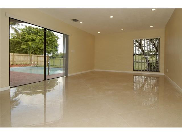 63 Greens Road, Unit 63 Hollywood, FL 33021 - Photo 8 of 25 Exterior Front