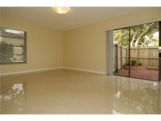 63 Greens Road, Unit 63 Hollywood, FL 33021 - Photo 9 of 25 Exterior Front