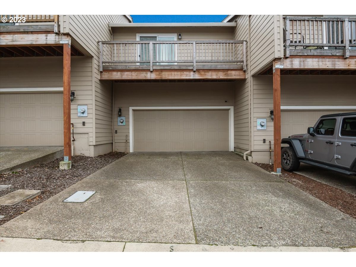 2375 Southeast 16th Street Gresham, OR 97080 - Photo 25 of 28 a view of a car garage