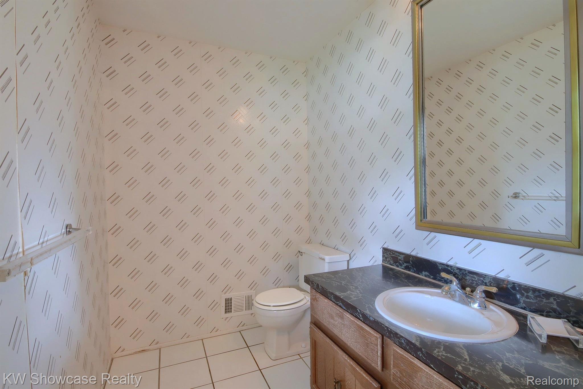 35127 Old Timber Road Farmington, MI 48331 - Photo 15 of 29 Gallery Image 15