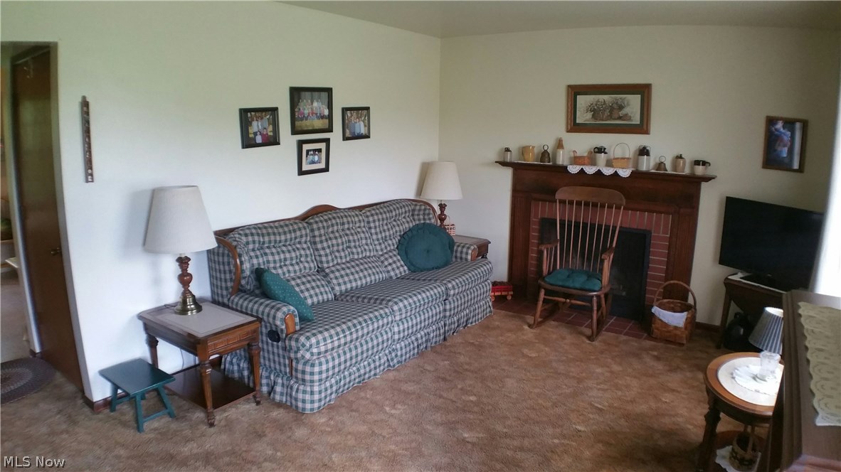 4400 Gault Road North Jackson, OH 44451 - Photo 21 of 35 View of living room in rental house