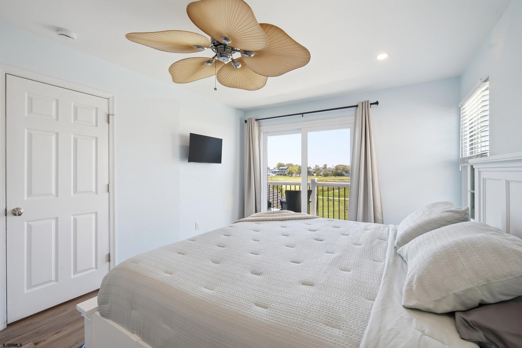 214 Hagen Road Brigantine, NJ 08203 - Photo 25 of 34 a bedroom with a large bed and a window