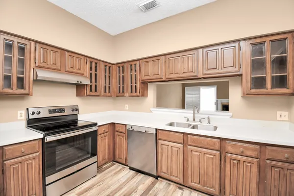$1,700 | 12400 Brookglade Circle, Unit 47, Houston, TX 77099