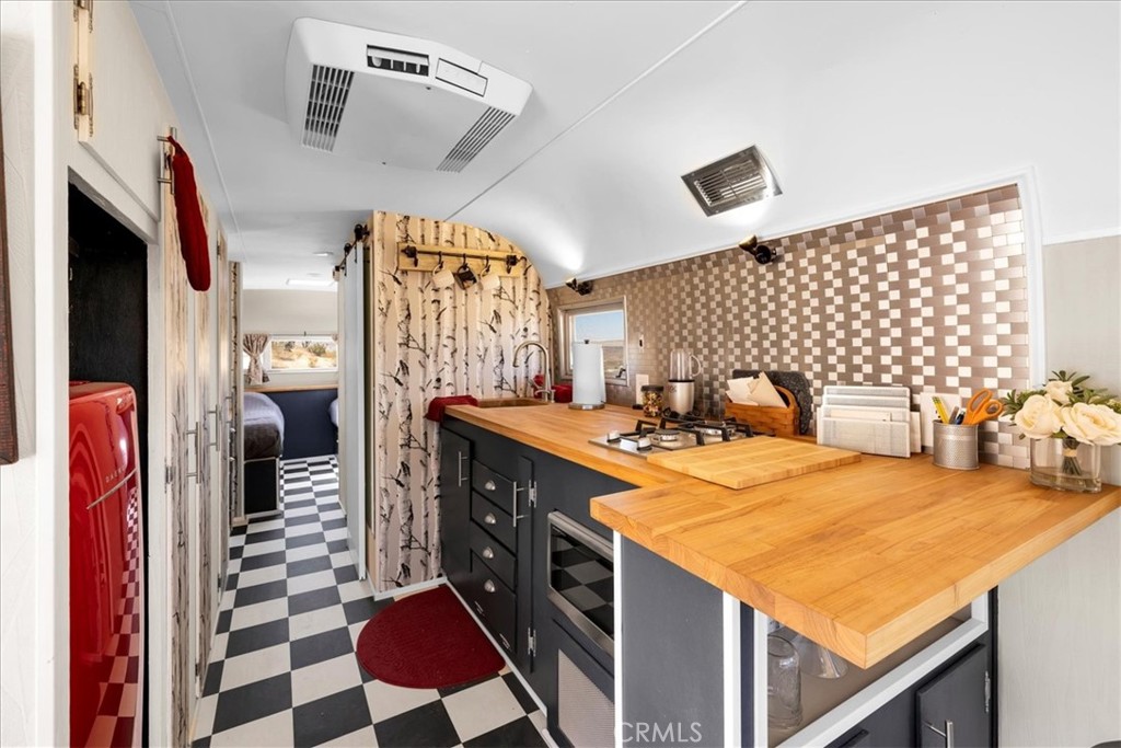 7880 Wesley Road Joshua Tree, CA 92252 - Photo 33 of 47