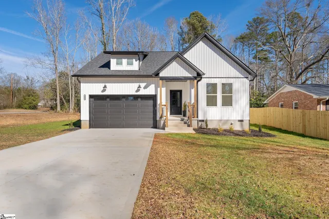 $319,900 | 304 Palmetto Parkway, Belton, SC 29627