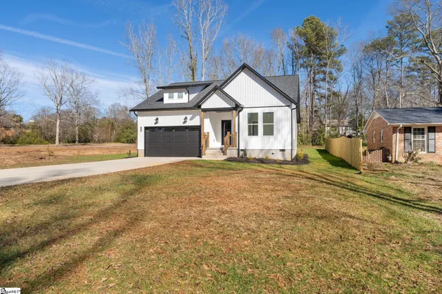$319,900 | 304 Palmetto Parkway, Belton, SC 29627