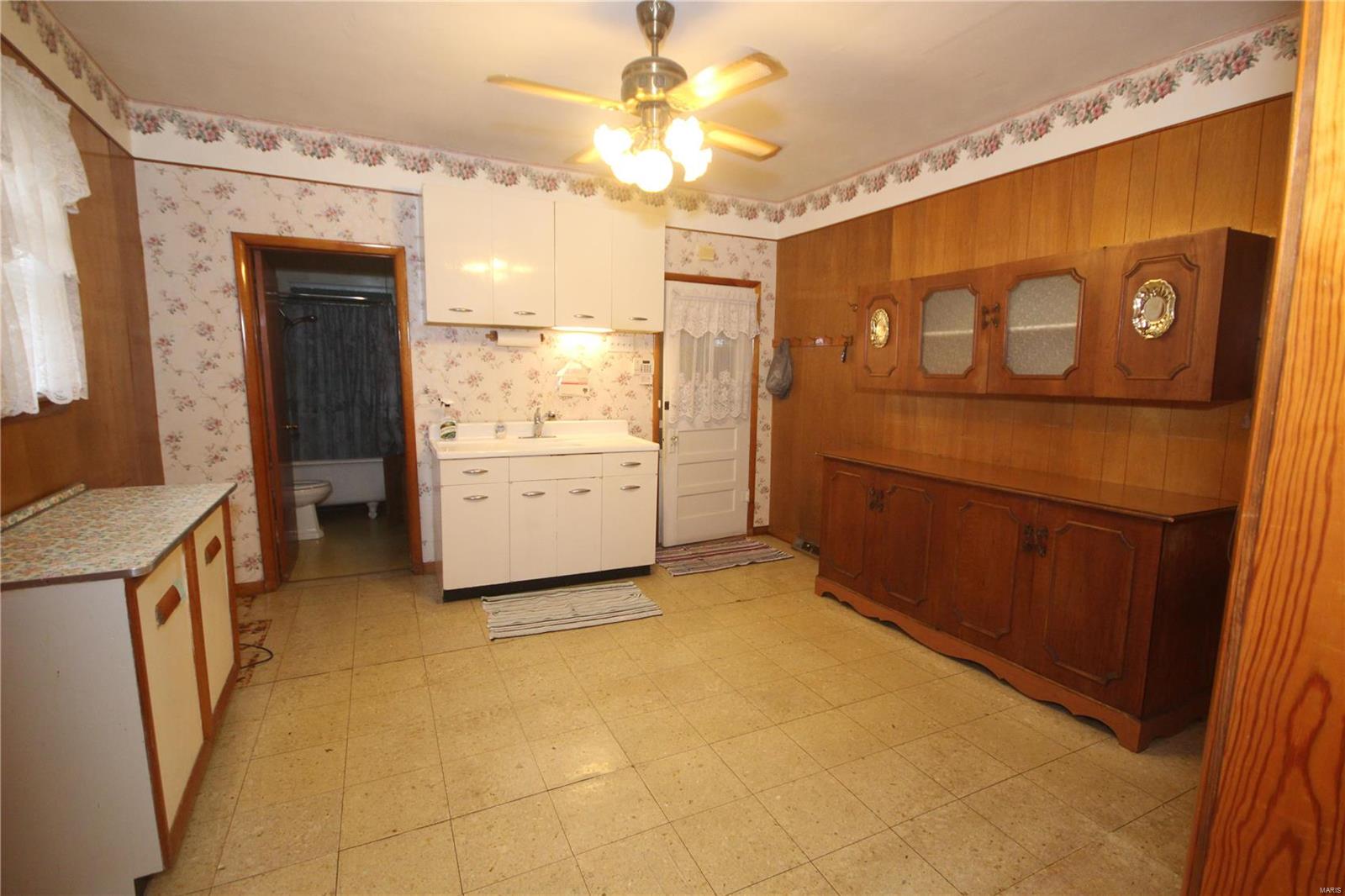 1301 Edwardsville Road Granite City, IL 62040 - Photo 3 of 15
