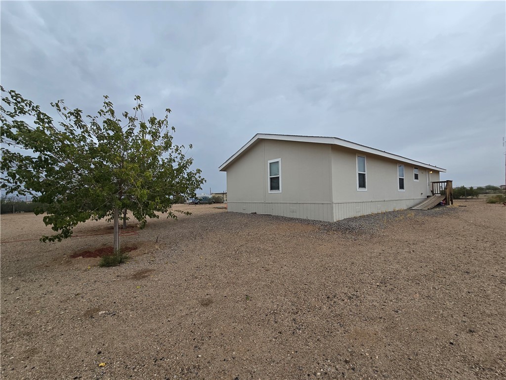 3689 North Avra Road Golden Valley, AZ 86413 - Photo 25 of 32 View of side of property
