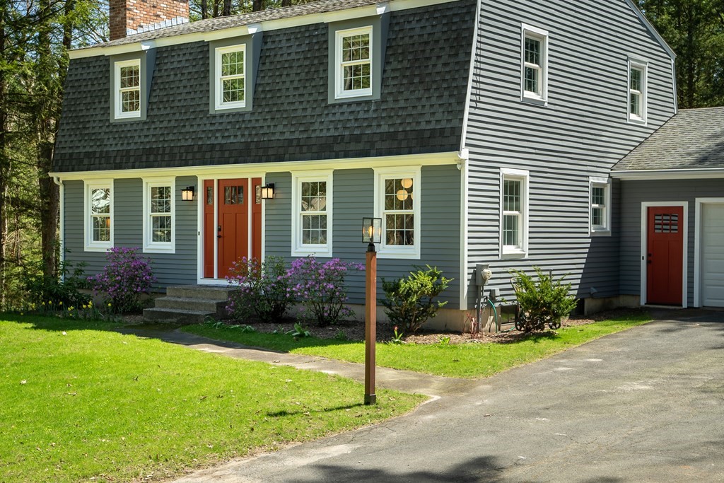 19 Pebble Ridge Road Amherst, MA 01002 - Photo 4 of 42 a front view of a house with garden