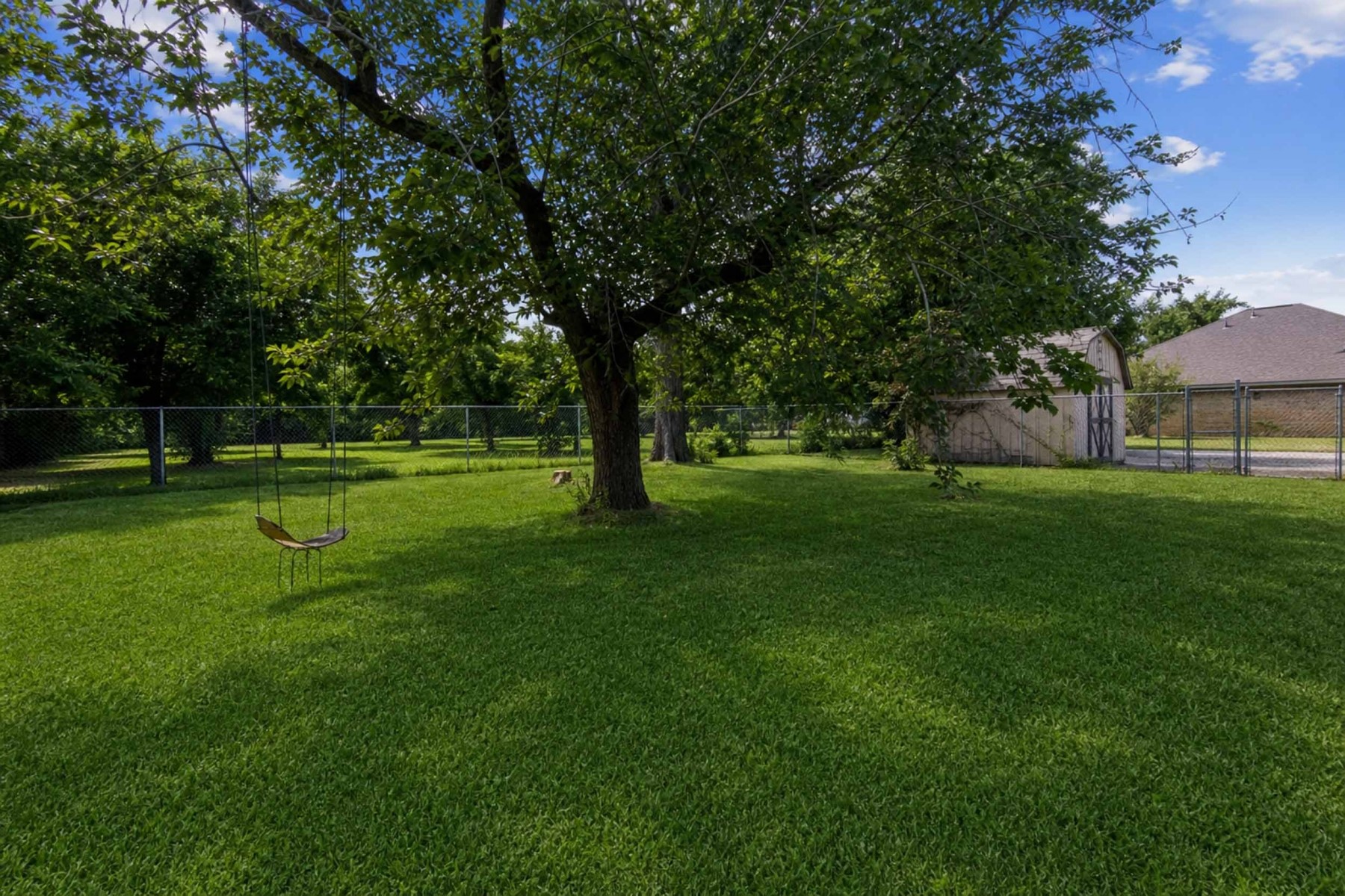 2926 Beverly Road Pasadena, TX 77503 - Photo 20 of 23 Feel like country living.